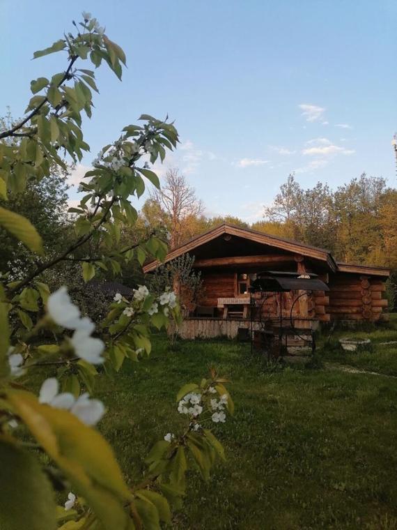 Дом №1 на двоих с террасой у фруктового сада