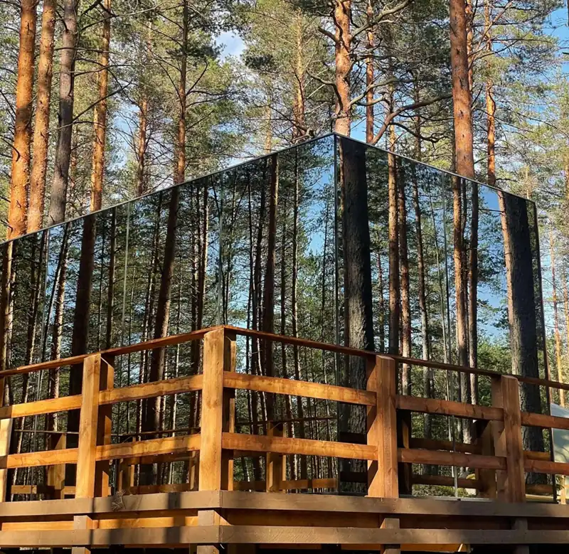 Зеркальный дом 20 м² с трёхсторонним остеклением на 2 гостей