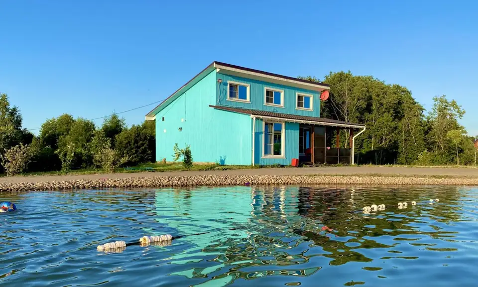 Коттедж 110 м² с русской баней у воды