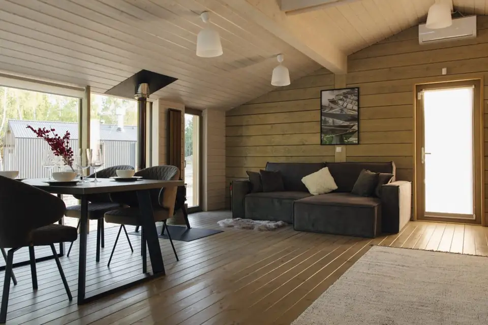Дом WOOD HOUSE 43 м² с камином и просторной гостиной