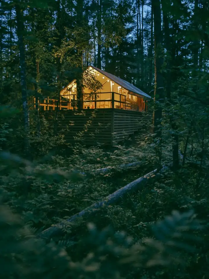 Летний глэмпинг Camp Rock в лесу у Ладоги
