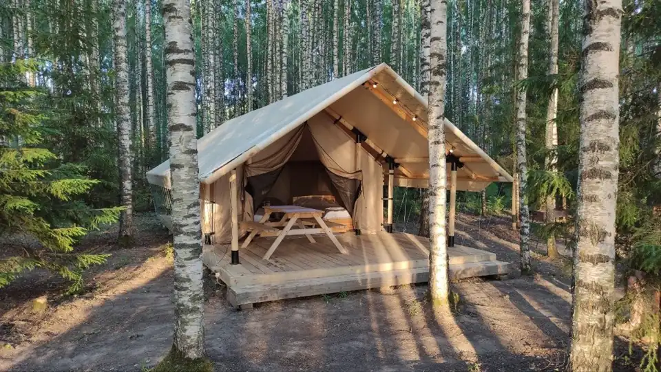 Четырёхместный сафари-тент с террасой