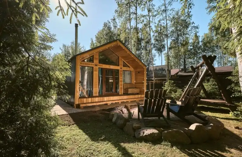 Дом Феникса с камином и панорамой на лес