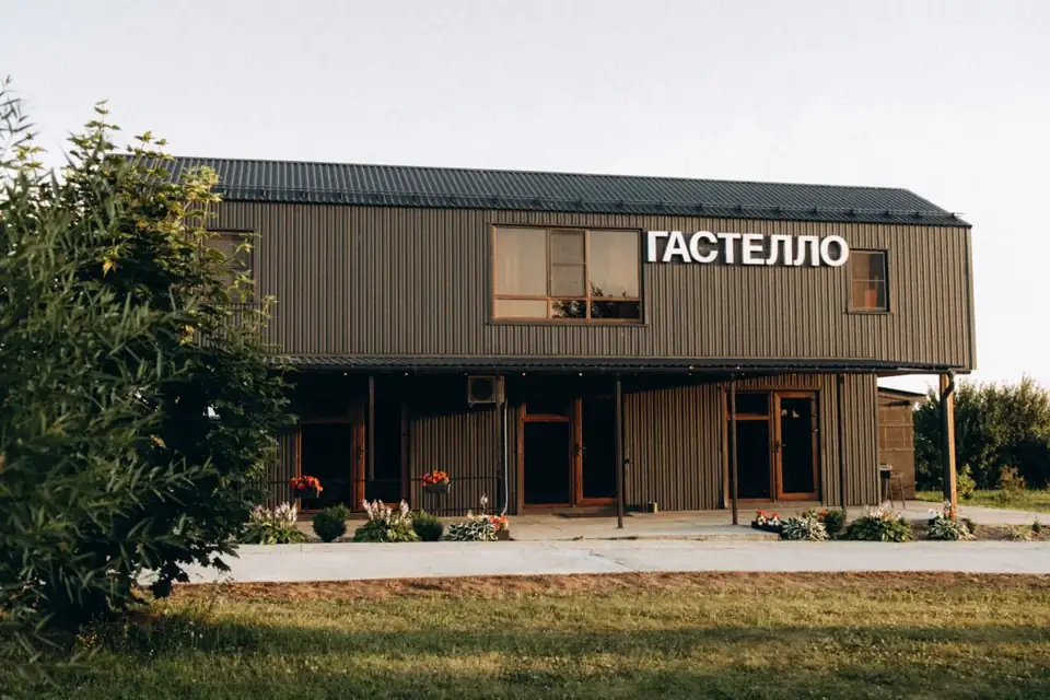 Коттедж-барнхаус «Гастелло» с семью спальнями