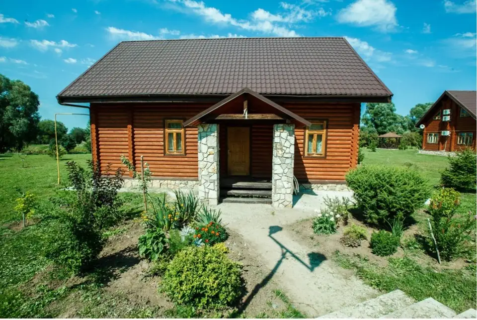 Большой коттедж на 150 м² с беседкой, 3 похожих дома