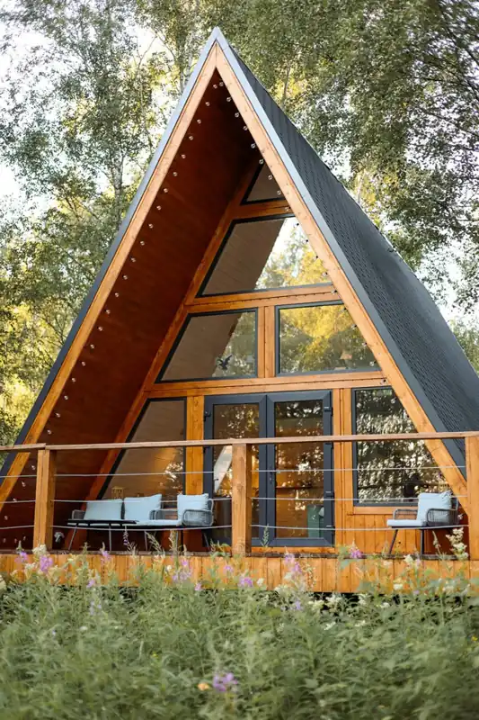 Большой A-frame дом 90 м² с двумя спальнями и проектором