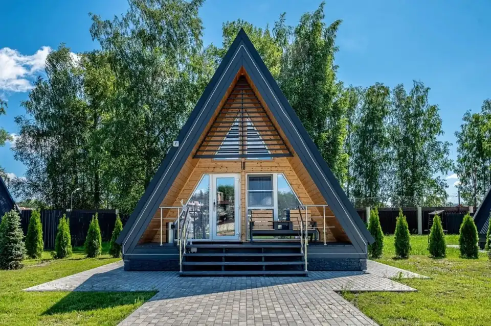 А-фрейм с панорамным окном, 4 одинаковых дома