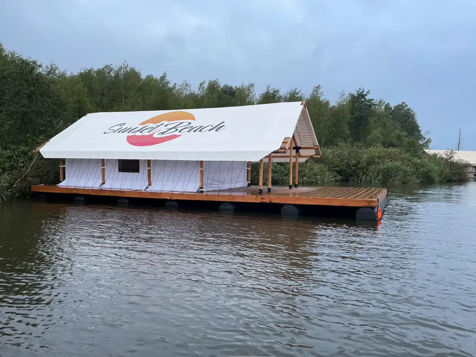 Три сафари-палатки на понтонах, глэмпинг на воде