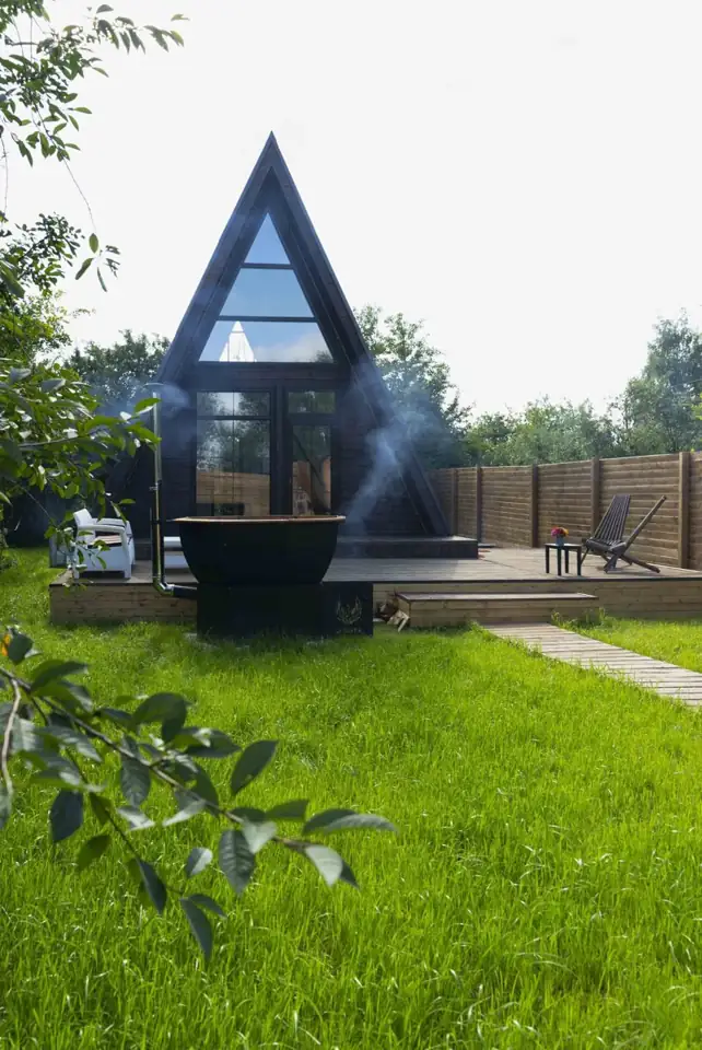Дом A-frame с баней-бочкой и чаном