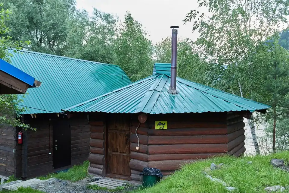 Малый алтайский аил с печью