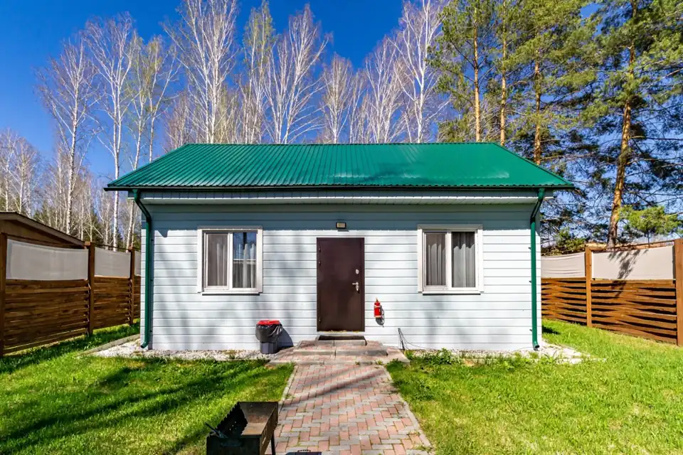 Семейный коттедж 50 м² с беседкой во дворе