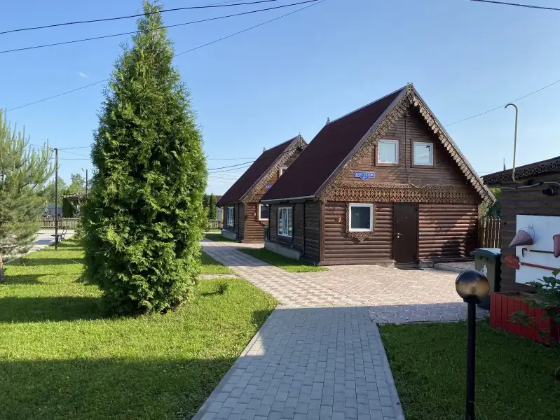 Двухэтажный коттедж 64 м² с мангалом во дворе