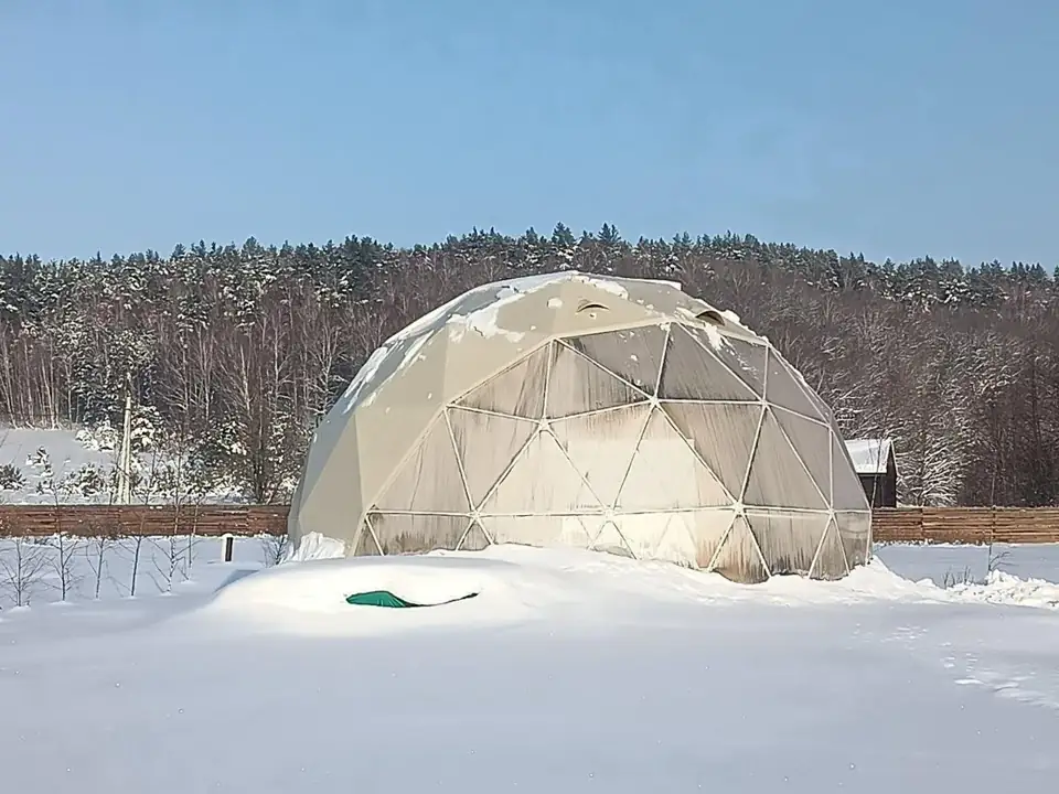 Сфера-геокупол с видом на монастырь