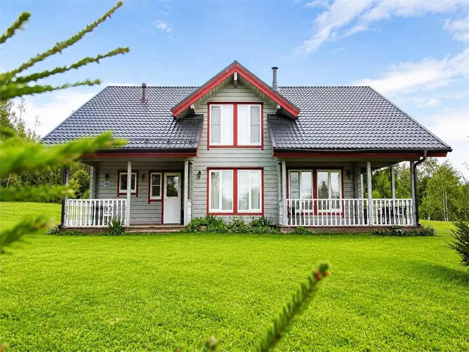 Гранд-коттедж 230 м² с камином и сауной