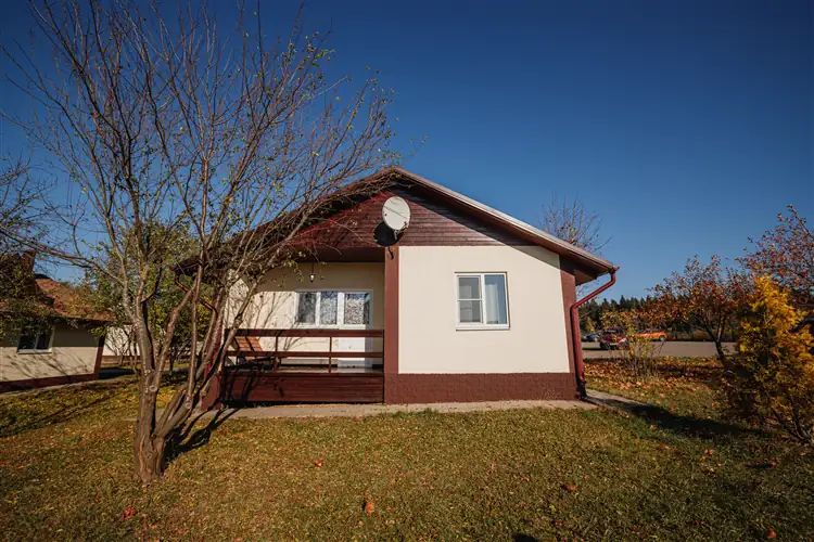 Семейный коттедж 60 м² с двумя спальнями и верандой
