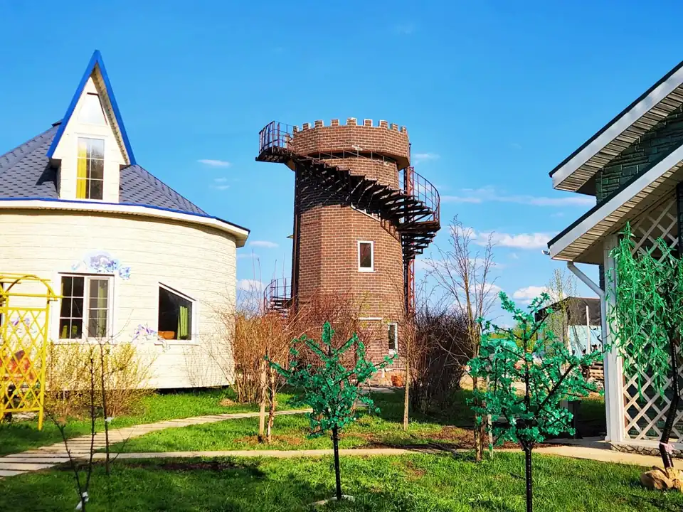 Башня дракона с круглой кроватью