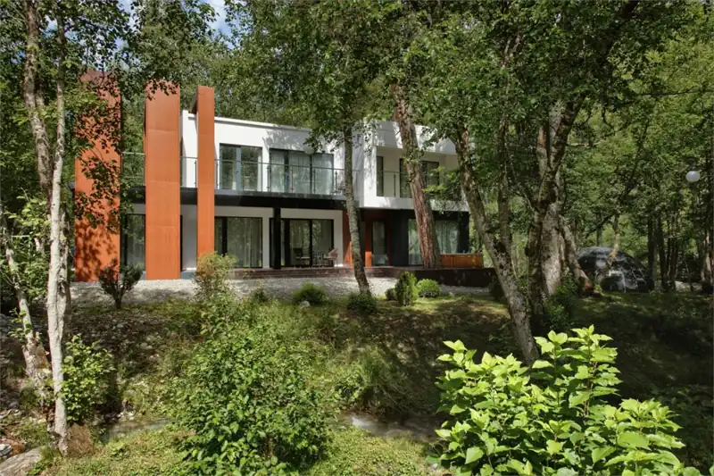 Резиденция 180 м² на два этажа с купелью и тремя спальнями