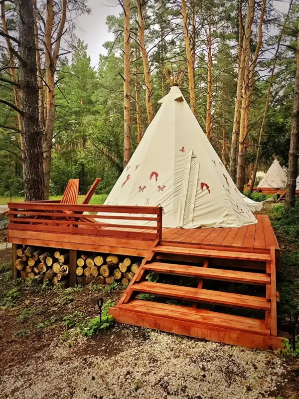 Типи Охотника с трофеями и луком