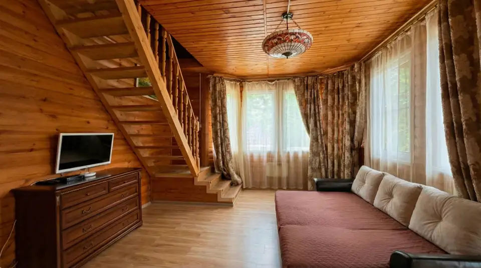 Коттедж с кухней и двумя санузлами