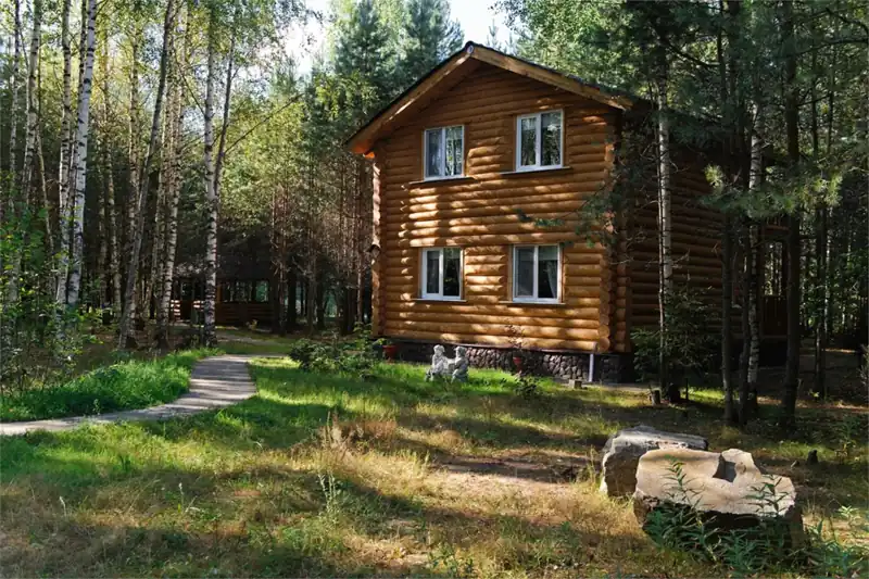 Двухэтажный коттедж 74 м² с гостиной и балконом