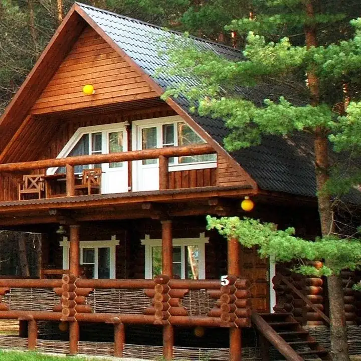 Малый бревенчатый коттедж 100 м² у Волги с двумя спальнями