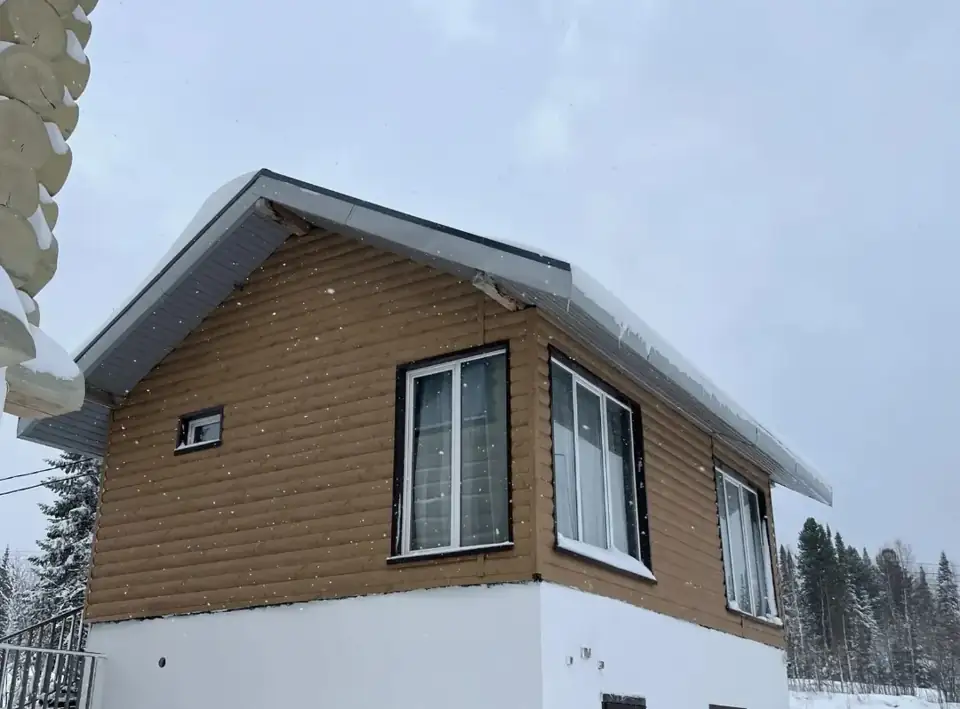 Новый дом для компании с кухней и мансардой
