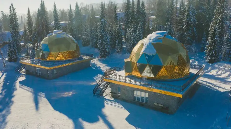 Резиденции-купола «Golden Palace» у горы Зелёной