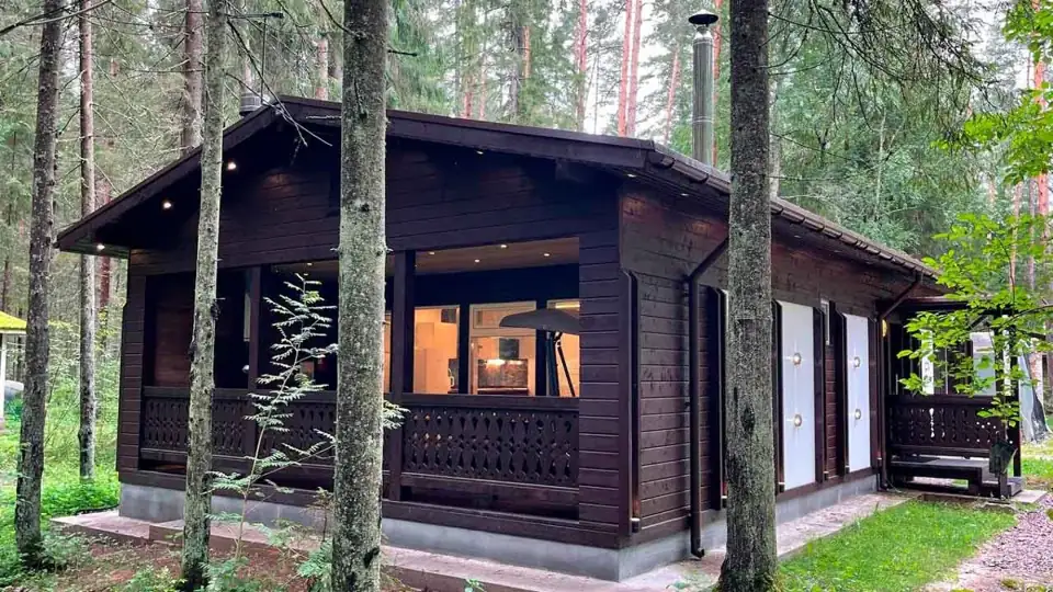 Шале с одной спальней, сауной с видом на лес