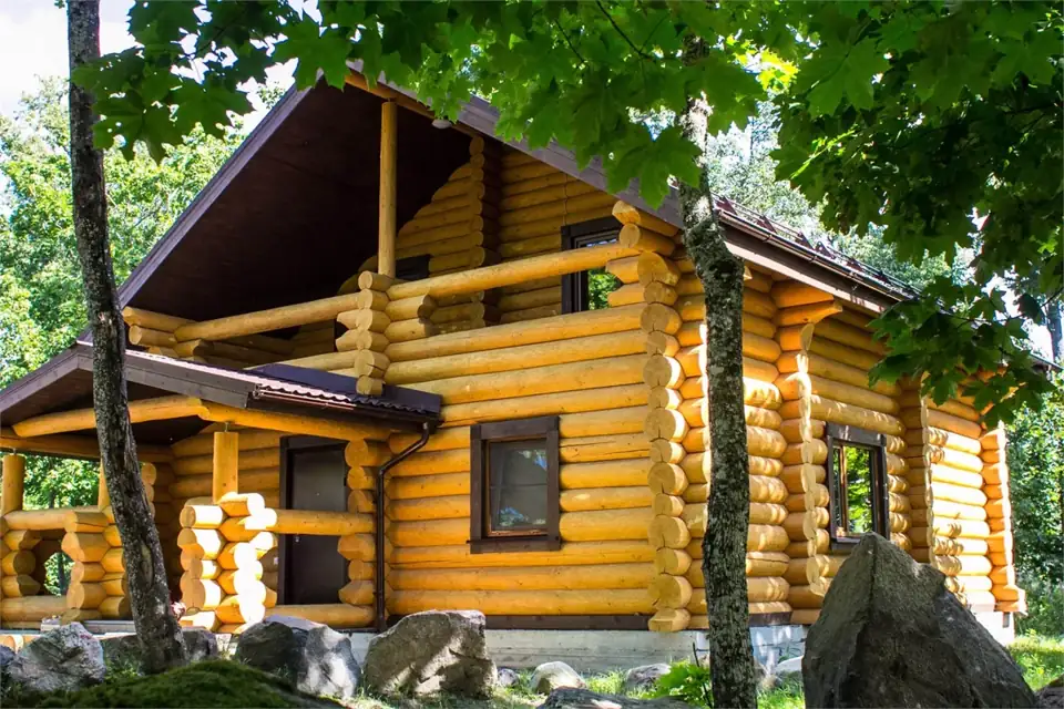 Бревенчатый коттедж 140 м² с четырьмя спальнями
