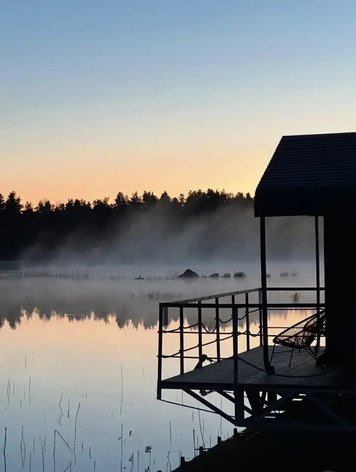 Плавучий домик Lake с панорамными окнами на озеро