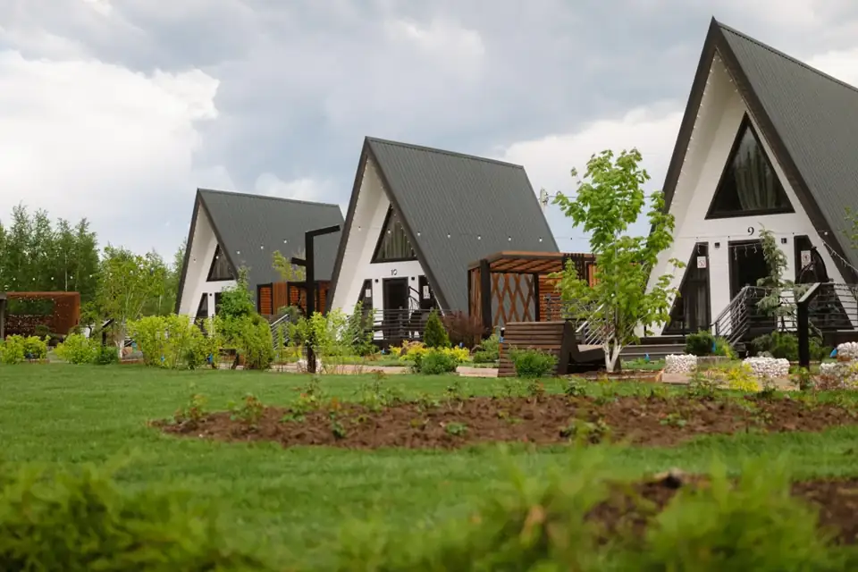 Классический А-фрейм 60 м² с банным чаном и сеткой-гамаком