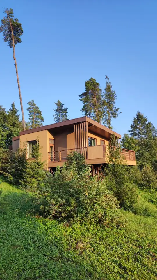 Домик 50 м² с панорамными окнами, спальней и террасой