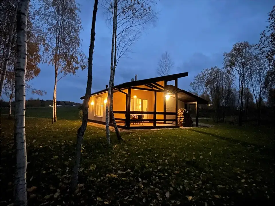 Дом «Синий» 70 м² у озера с камином