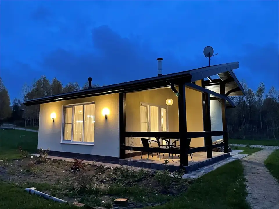 Дом «Зелёный» 50 м² с панорамными окнами на озеро