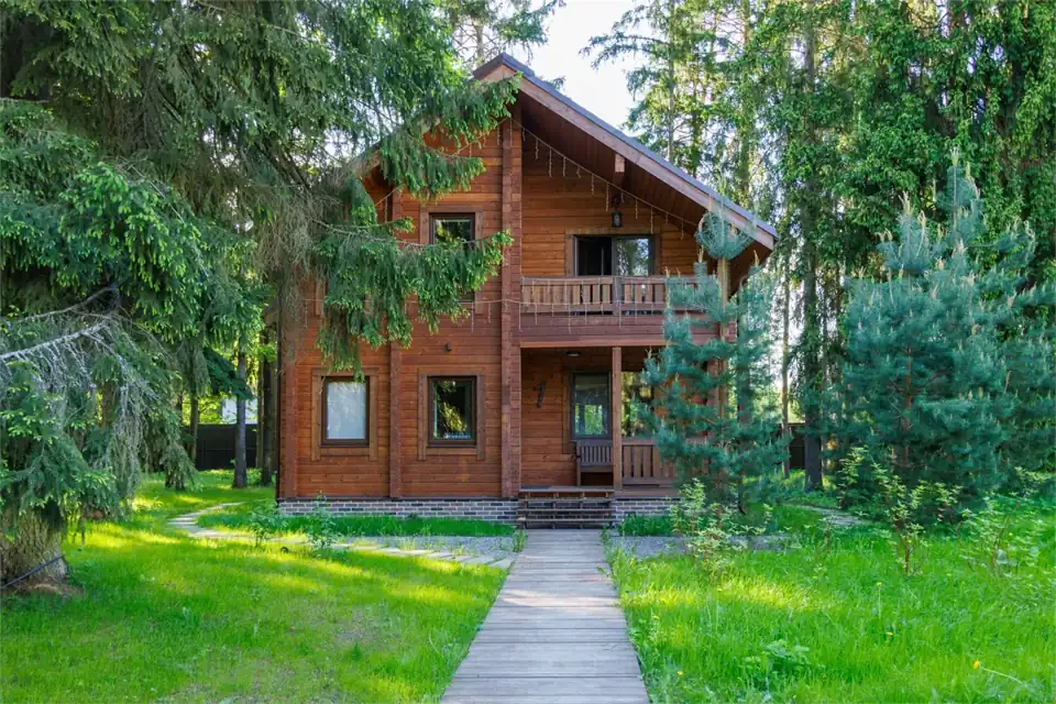 Двухэтажный коттедж 147 м² с камином, балконом и мангалом