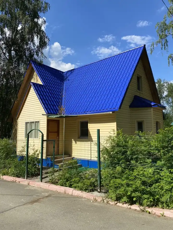 Двухэтажный коттедж 120 м² с огороженным участком