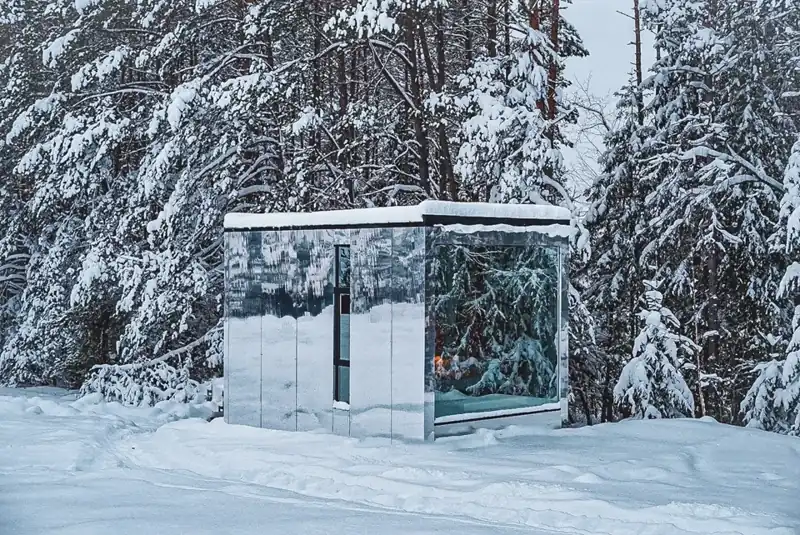 Зеркальный WOW-куб в лесу для пары