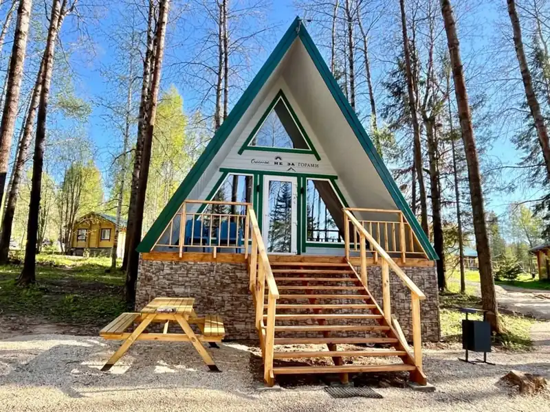 Большой А-фрейм с панорамным остеклением
