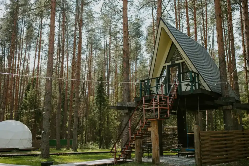 Семейный домик «Улей» со спальным местом под потолком