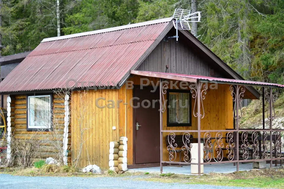 Деревянный домик № 12 с террасой и мангалом