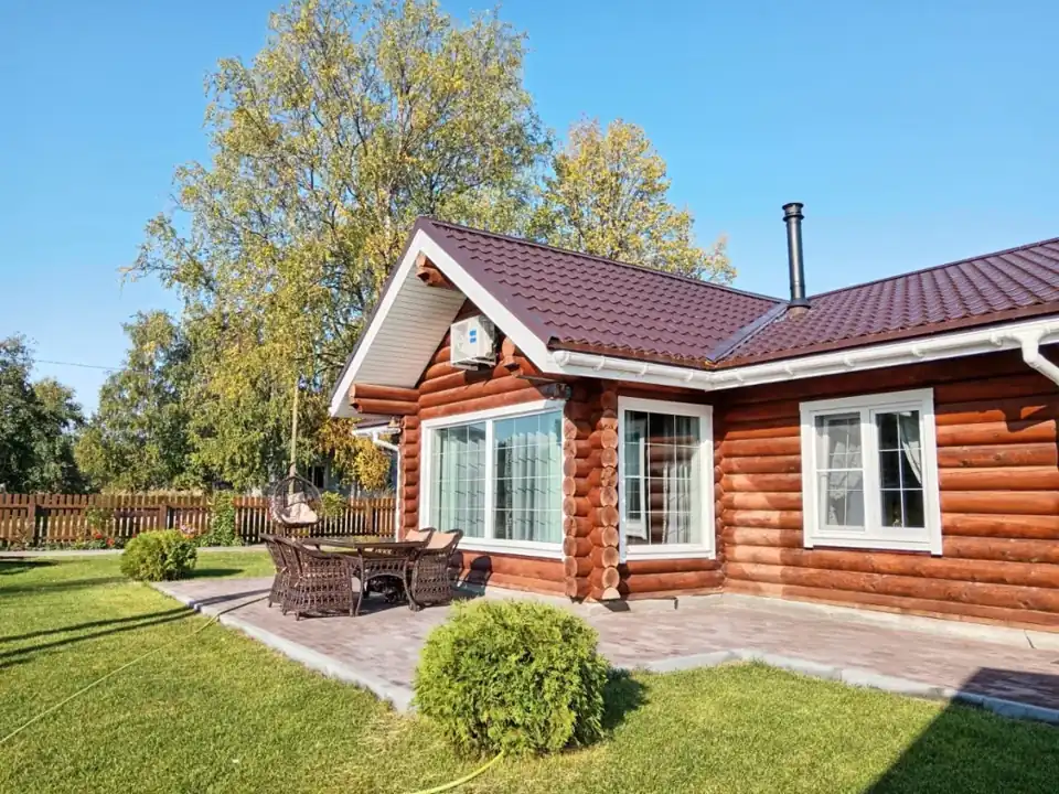 Бревенчатый дом «Загородный» 100 м² с печью и баней рядом