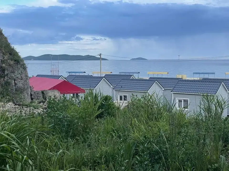База отдыха «Парус Мосина» на пляже Манчжурка в Славянке