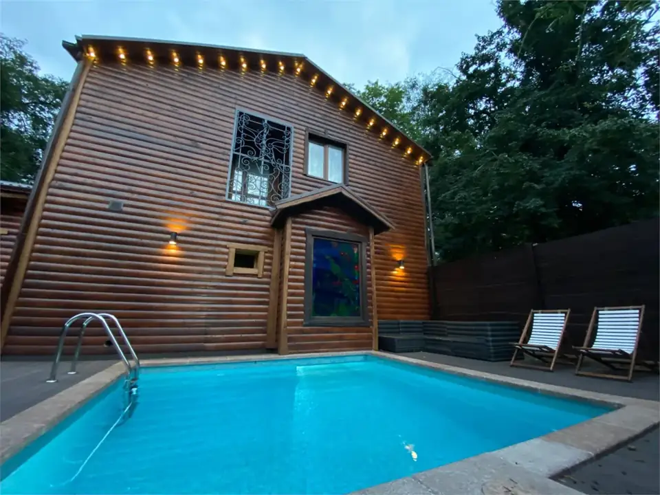 Двухэтажный коттедж с бассейном и русской баней