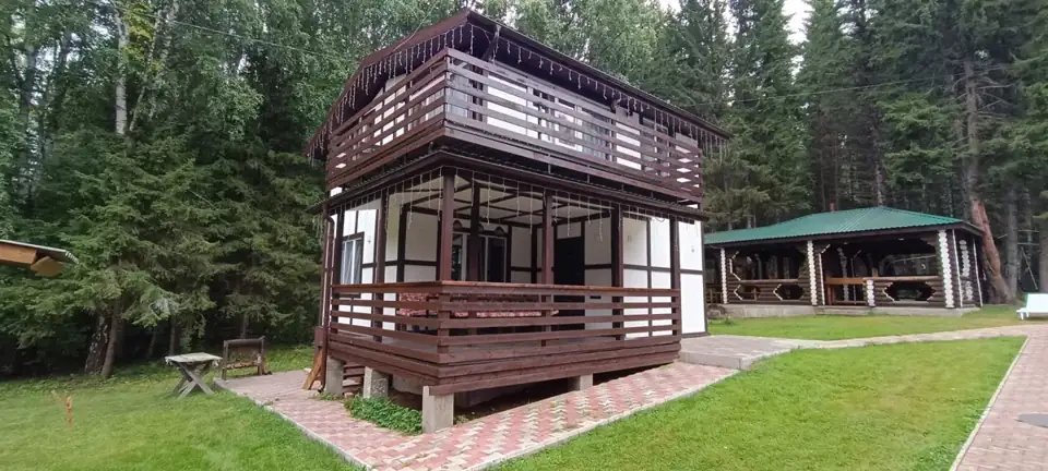 Графитовый лофт с панорамным холлом и террасой до 9 человек