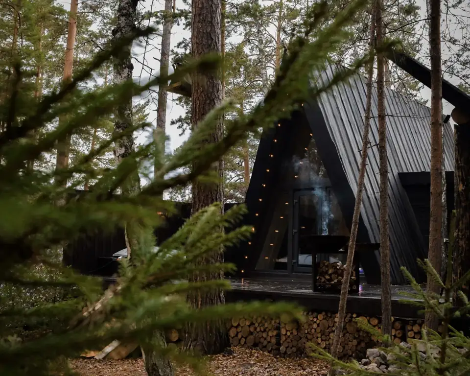 А-фрейм Shalash & Forest в лесу у Серебряного лога