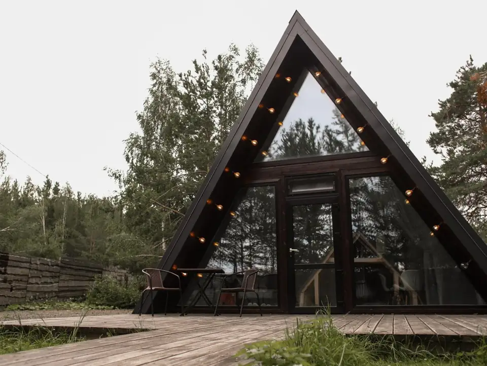 Малый A-frame в светлых тонах с гамаком-сеткой